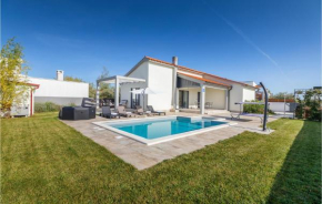 Stunning Home In Vodnjan With Private Swimming Pool, Can Be Inside Or Outside